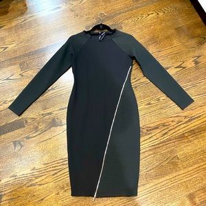 Super elegant Karen Millen Dress with a zipper. Size 6